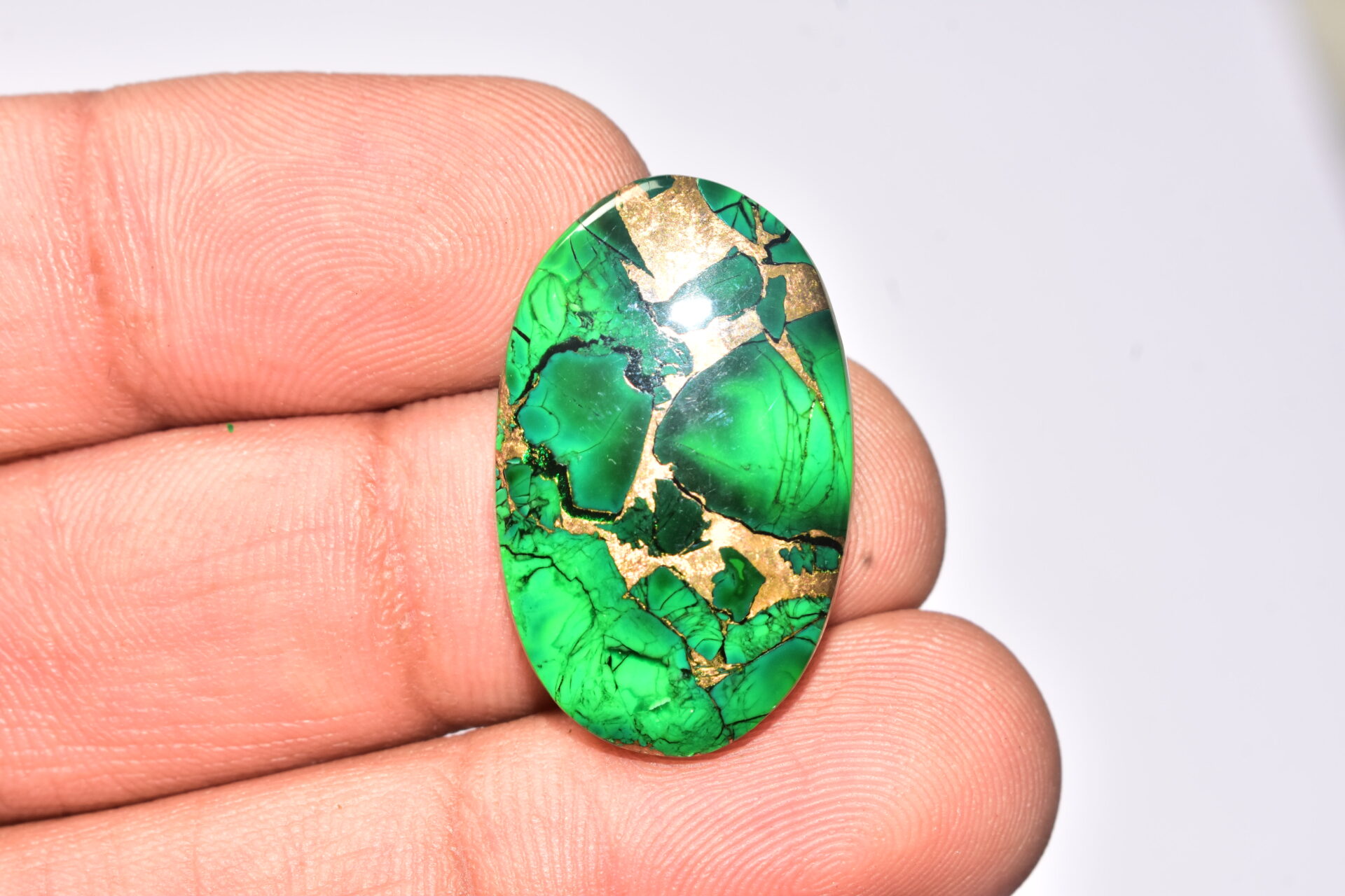 Green Dahlia Copper Turquoise Cabochon / Green Dahlia Copper Turquoise Gemstone / Oval Shape / 21.30 Ct. / 28x17x4 mm. / Q-948