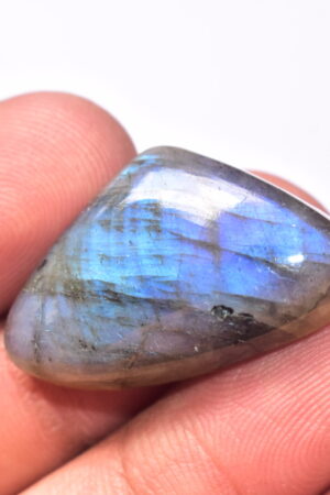 purple Labradorite Cabochon / Flashy Labradorite Gemstone / Freeform Shape / 33.15 ct. / 30x19x7 mm. / Loose Gemstone / B-116