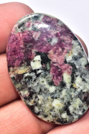 Eudialyte Cabochon / Top Grade Eudialyte Gemstone / Oval Shape / 46.65 Ct. / 40x26x4 mm. / Loose Gemstone / B-106